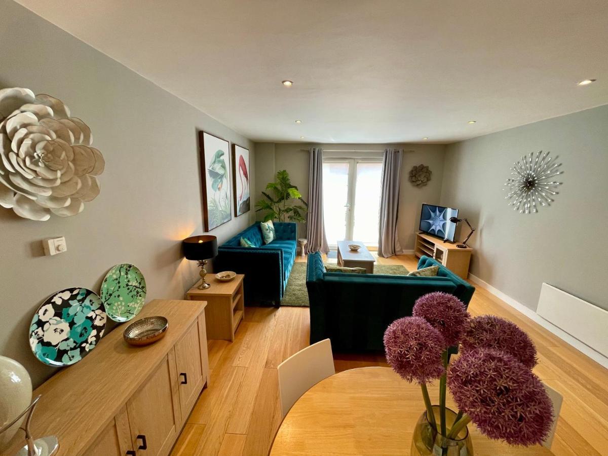 Stunning 2-Bed Town Centre Apartment - Hosted By Hutch Lifestyle Leamington Spa Ngoại thất bức ảnh