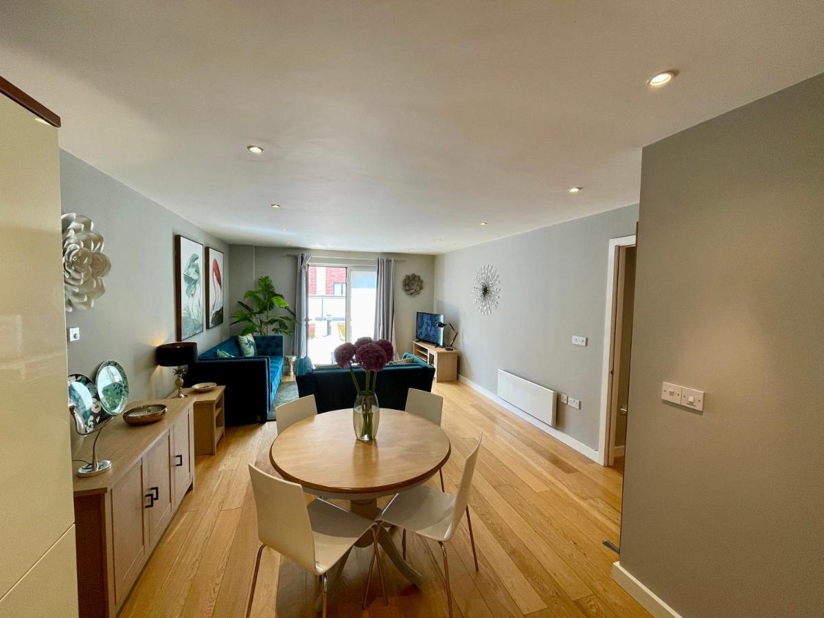 Stunning 2-Bed Town Centre Apartment - Hosted By Hutch Lifestyle Leamington Spa Ngoại thất bức ảnh