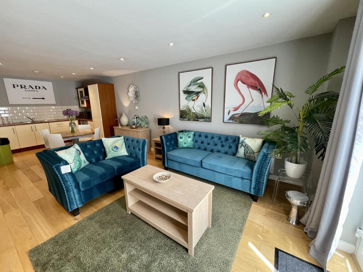 Stunning 2-Bed Town Centre Apartment - Hosted By Hutch Lifestyle Leamington Spa Ngoại thất bức ảnh