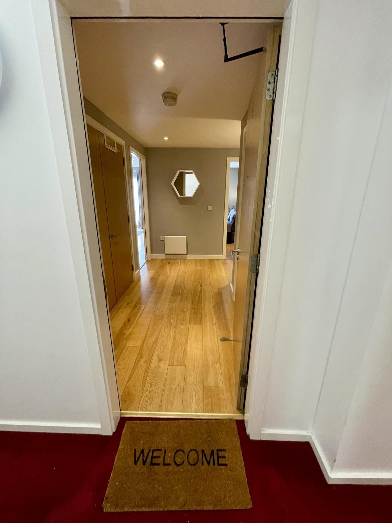 Stunning 2-Bed Town Centre Apartment - Hosted By Hutch Lifestyle Leamington Spa Ngoại thất bức ảnh