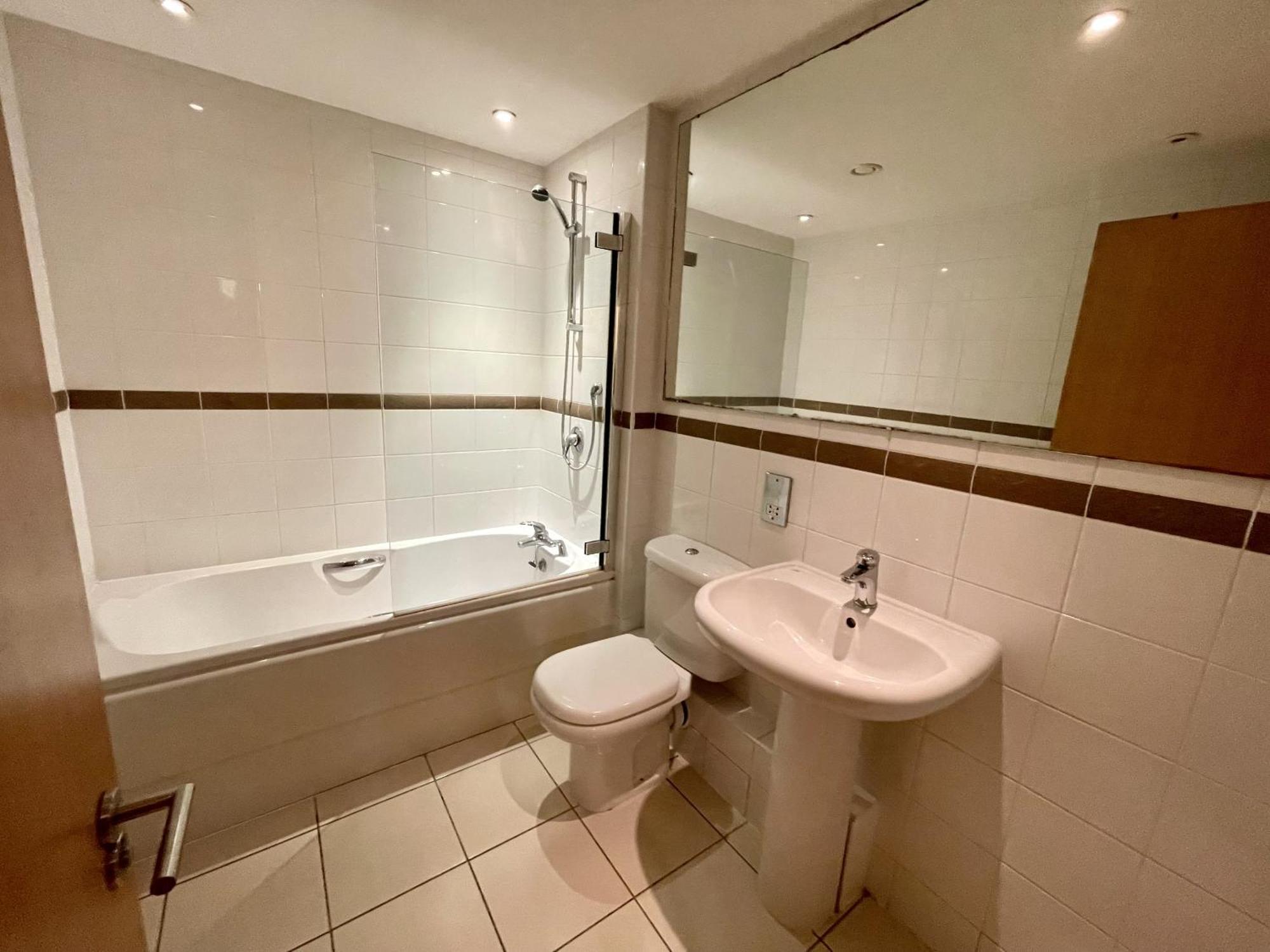 Stunning 2-Bed Town Centre Apartment - Hosted By Hutch Lifestyle Leamington Spa Ngoại thất bức ảnh