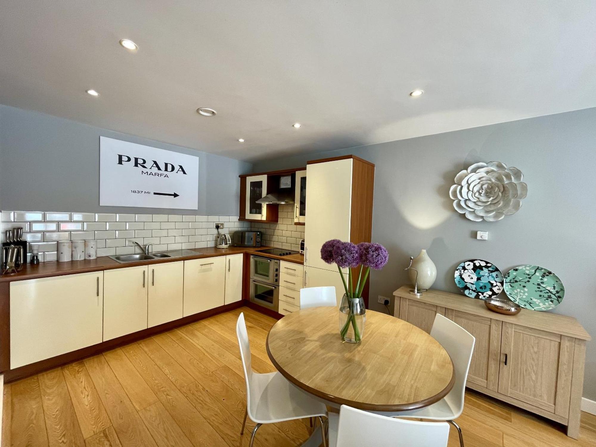 Stunning 2-Bed Town Centre Apartment - Hosted By Hutch Lifestyle Leamington Spa Ngoại thất bức ảnh